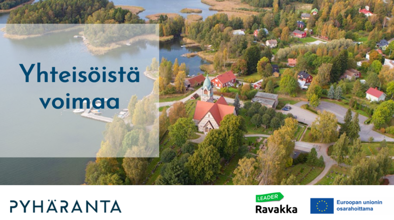 Kuvassa ilmakuva Pyhärannan kirkkorannasta. Kuvan päällä otsikko Yhteisöistä voimaa sekä Pyhäranta -logo, Leader Ravakka -logo sekä Euroopan unionin osarahoittama -logo.
